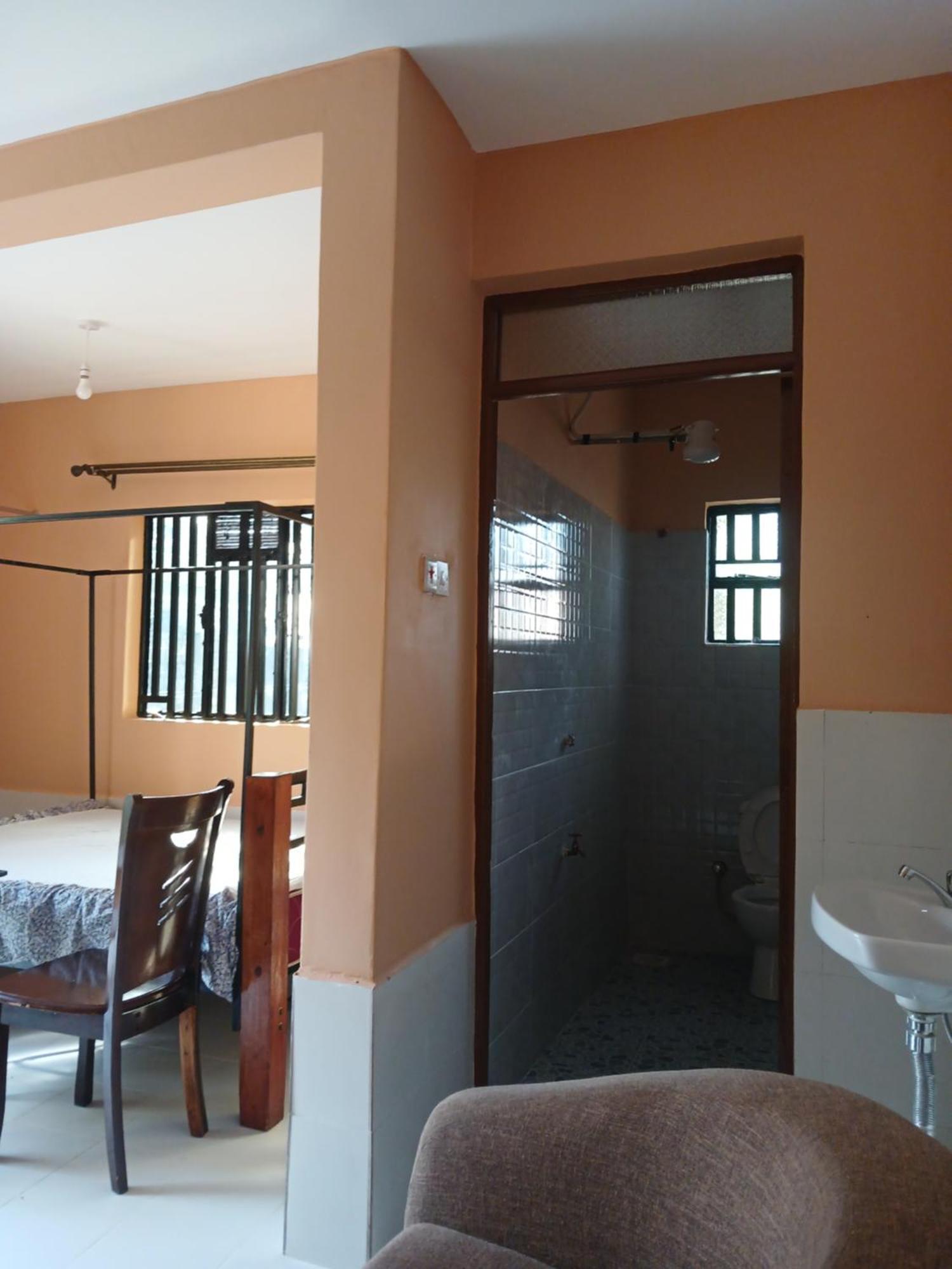 Bedsitter To Let Hotel คิซูมู ภายนอก รูปภาพ