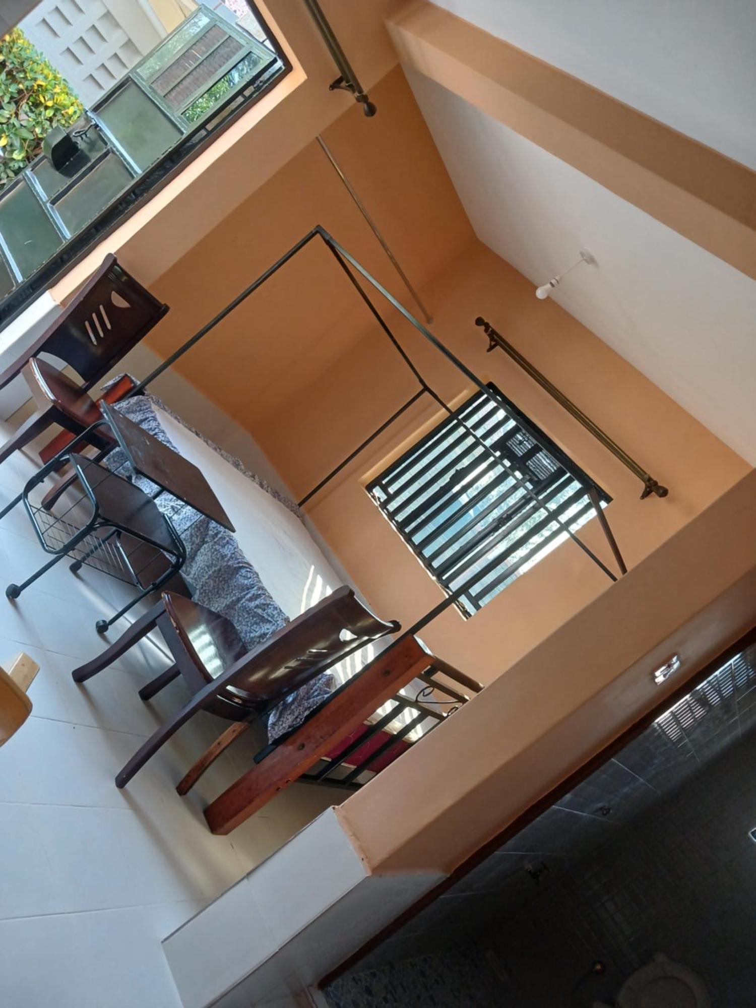 Bedsitter To Let Hotel คิซูมู ภายนอก รูปภาพ